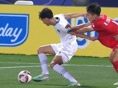 Sai lầm và cách dùng người khó hiểu của HLV Troussier khiến tuyển Việt Nam thua Indonesia?