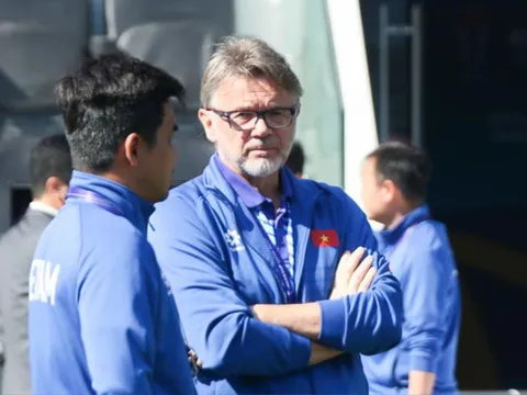 Sa thải HLV Troussier giống Thái Lan, hay kiên nhẫn như Indonesia và HLV Shin Tae Yong?