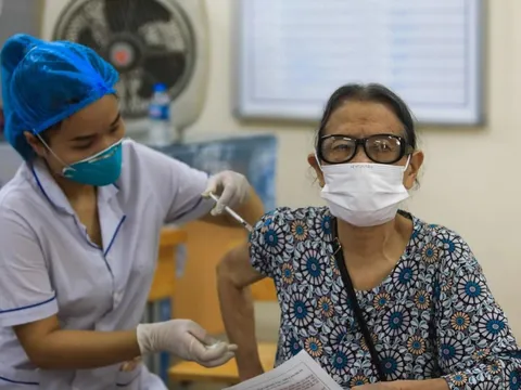 Bộ Y tế khuyến cáo 03 nhóm cần tiêm nhắc vaccine ngừa Covid-19
