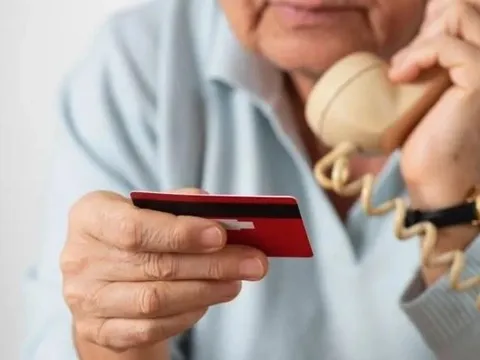 Cảnh giác các chiêu thức lừa đảo trên không gian mạng nhắm vào người cao tuổi