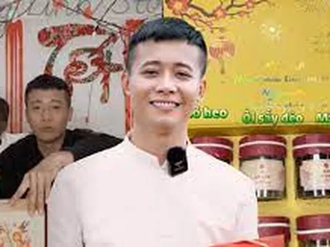 Giữa lúc set quà Tết nhà Lê Dương Bảo Lâm gây tranh cãi, Quang Linh Vlog được dân mạng gọi tên