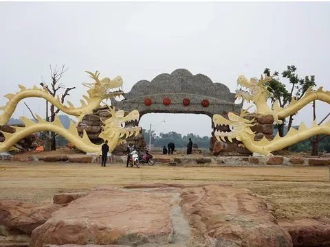 Linh vật rồng ở Thanh Hóa vừa hoàn thiện đã gây tranh cãi vì 'trông còi cọc, ốm yếu'