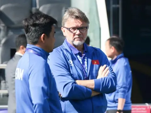 VFF tin tưởng và luôn đồng hành với HLV Troussier