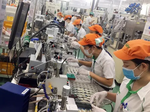 Sẽ trình Chính phủ ban hành quy định mức lương tối thiểu đối với người lao động làm việc theo hợp đồng lao động