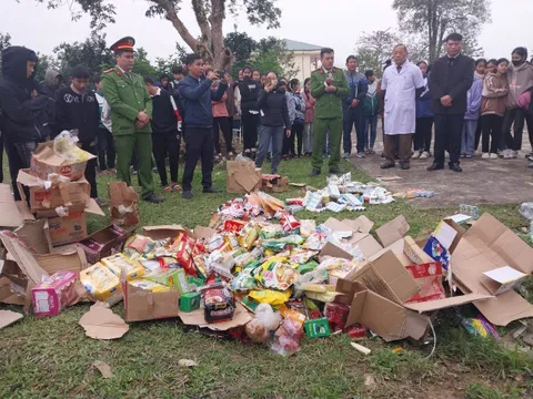Hà Tĩnh: Đoàn liên ngành tiêu huỷ một số hàng hoá kém chất lượng, không rõ nguồn gốc xuất xứ