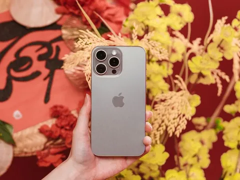 Cận Tết Nguyên đán Giáp Thìn 2024, giá iPhone 15 Pro Max giờ ra sao?