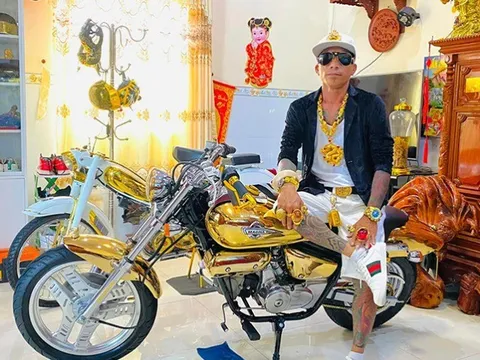Từng gây xôn xao vì dát 50 cây vàng lên người 2 năm trước, đại gia An Giang giờ ra sao?
