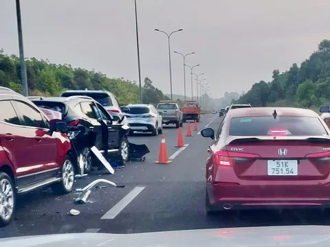 Tai nạn liên hoàn trên cao tốc Long Thành – Dầu Giây, kẹt xe kéo dài 10km