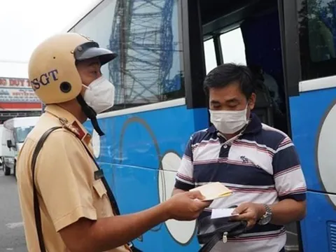 Khi nào thì người dân được xuất trình giấy phép lái xe tích hợp trên VNeID?