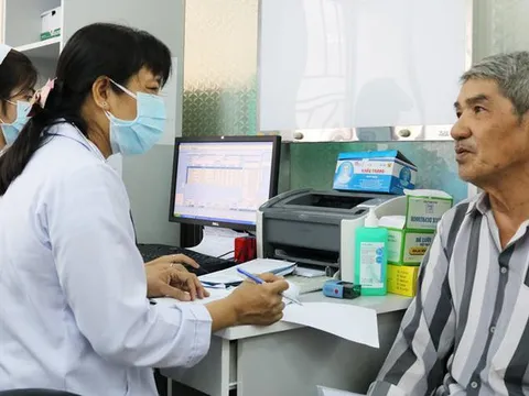 Người cao tuổi từ 70 đến dưới 80 ở Hà Nội được cấp BHYT miễn phí
