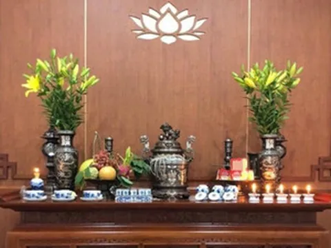 Nên hay không nên trưng hoa ly trên bàn thờ trong dịp Tết Nguyên đán? 10 người thì 9 người trả lời sai