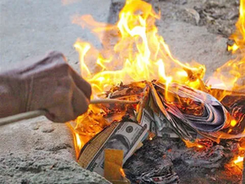 Làm hóa vàng phải nhớ quy tắc “3 nên – 1 đừng” để tổ tiên phù hộ, con cháu luôn gặp may mắn