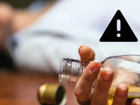 Cách sơ cứu người bị ngộ độc rượu và phòng tránh ngộ độc rượu ngày Tết