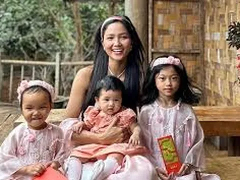 H'Hen Niê nói gì khi bị đồn nhờ mang thai hộ?