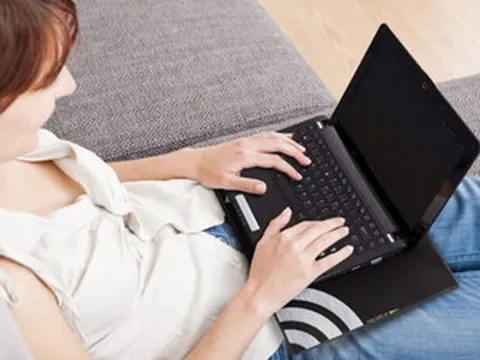 Thói quen sử dụng laptop nguy hiểm mà nhiều người vẫn thực hiện