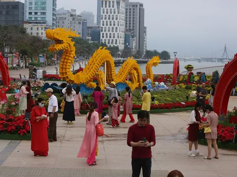 Đà Nẵng đón hơn 402.000 du khách, thu hơn 1.500 tỉ đồng dịp Tết