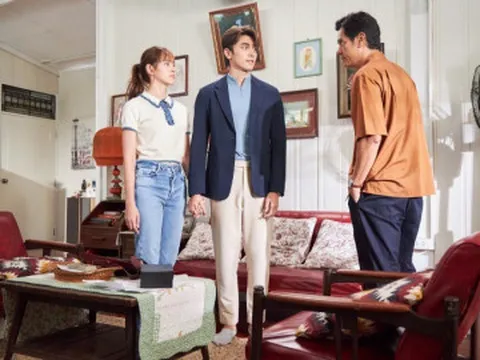 Khi thông gia vừa ra về, bố tôi liền họp gia đình đòi ly hôn với mẹ