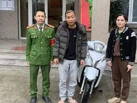 Say rượu để quên xe máy đắt tiền ở con ngõ, người đàn ông nhận cái kết có hậu