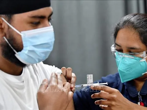 Australia khuyến khích người dân tiêm vaccine ngừa COVID-19 liều tăng cường