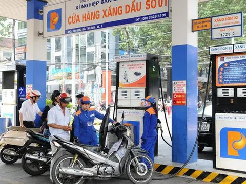 Cửa hàng xăng dầu không xuất hóa đơn theo từng lần bán có thể bị thu hồi giấy phép
