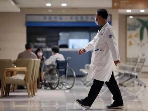 Các giáo sư y khoa Hàn Quốc lên kế hoạch nộp đơn từ chức tập thể