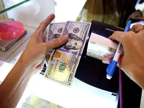 Tỷ giá USD hôm nay 18/3: Phăm phăm leo dốc