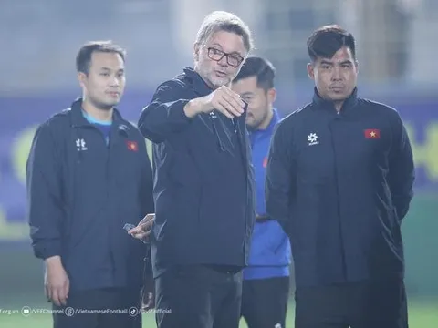 Nguy cơ cho HLV Troussier và tuyển Việt Nam