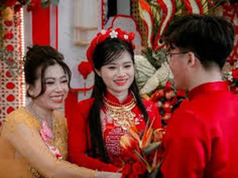 Gia thế của cô dâu hot nhất Cần Thơ: Bố nuôi sở hữu dàn siêu xe 500 tỷ, bố ruột mở salon ô tô