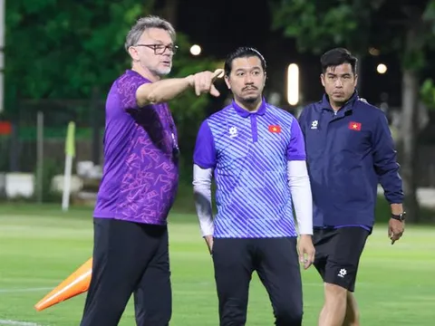 HLV Troussier gây khó hiểu về lựa chọn cầu thủ trước Indonesia