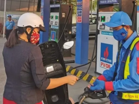 Giá xăng dầu hôm nay 29/3: Tăng mạnh, chờ thông tin