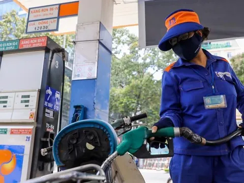 Bộ Công thương đề xuất doanh nghiệp tự quyết giá xăng dầu