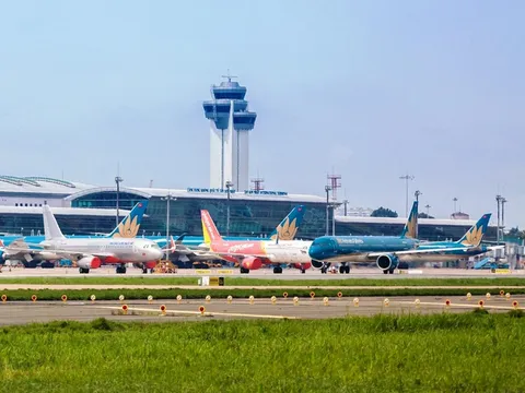 Tăng 60 chuyến bay mỗi ngày tại sân bay Tân Sơn Nhất dịp 30/4
