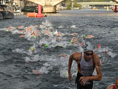 Cảnh báo ô nhiễm nước sông Seine trước Thế vận hội Olympic Paris 2024