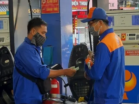Giá xăng dầu hôm nay 19/4: Đà tăng tiếp diễn