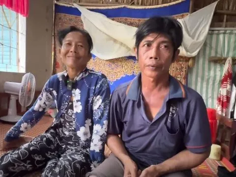 Người đàn bà gần 60 tuổi có chồng trẻ kém 20 tuổi, hôn nhân ngọt ngào dù nhiều khó khăn