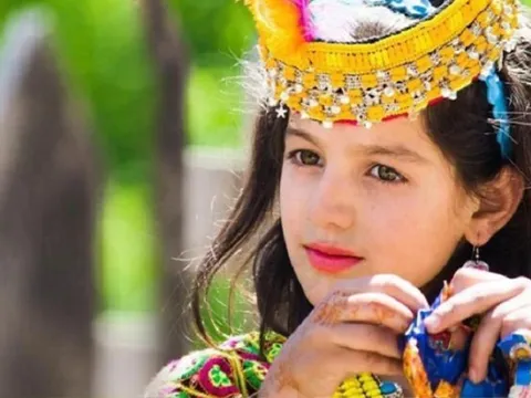 Bộ tộc có nhiều phụ nữ đẹp nhất thế giới: Tùy ý chọn chồng, lấy bao nhiêu cũng được