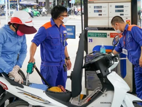 Giá xăng dầu hôm nay 25/4: Giá xăng dầu tại Việt Nam sẽ được điều chỉnh ra sao?