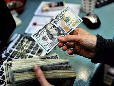 Tỷ giá USD hôm nay 2/5: Lao dốc trước tin không tăng lãi suất