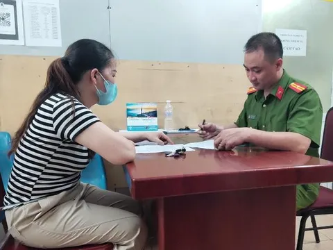 Tài khoản bất ngờ nhận được hơn 900 triệu đồng, người phụ nữ tức tốc làm điều này