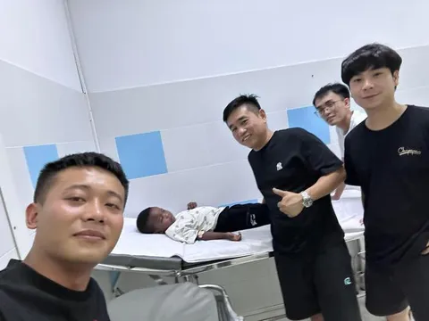Lôi Con đột ngột nhập viện giữa đêm