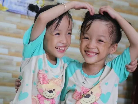 4 năm sau cuộc đại phẫu thuật tách rời, cặp song sinh dính liền Trúc Nhi - Diệu Nhi hiện ra sao?