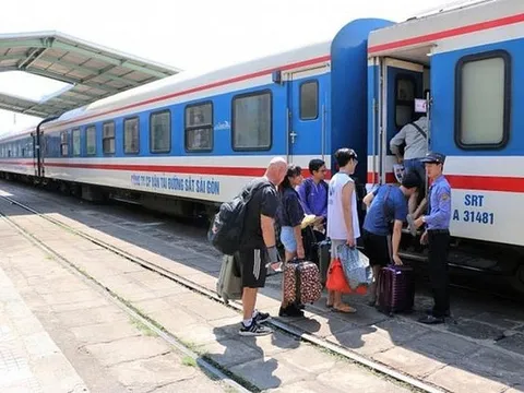 Đường sắt chạy tăng tàu Thống nhất, tàu du lịch tuyến Bắc - Nam dịp hè 2024