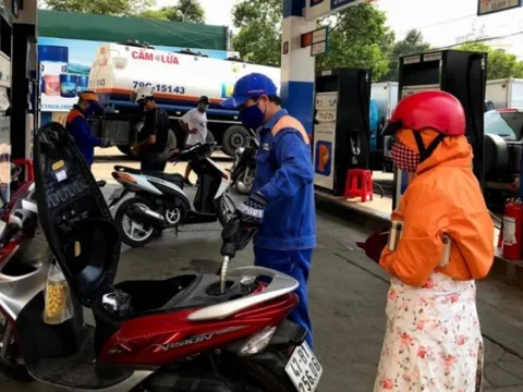 Giá xăng dầu hôm nay 14/5: Tăng giảm trái chiều