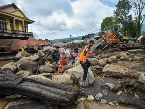 Indonesia áp dụng tình trạng ứng phó khẩn cấp sau lũ quét