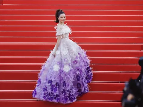 Không tham dự Cannes, Lý Nhã Kỳ khoe sắc tại nhà riêng