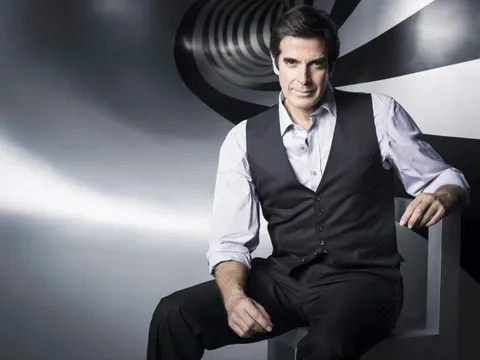 Ảo thuật gia lừng danh David Copperfield bị tố chuốc thuốc, gây hại trẻ vị thành niên