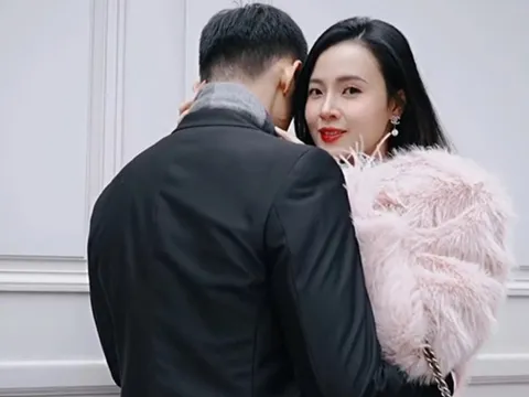 Chồng sắp cưới của Midu vẫn giữ thái độ này khi cô liên tục gặp sóng gió