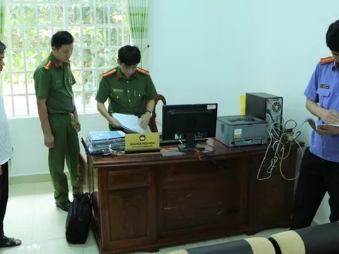Bắt cựu Phó Trưởng phòng Tài nguyên và Môi trường ở Bình Phước