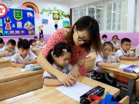 Đề xuất chính sách thu hút giáo viên cho một số bộ môn khó tuyển