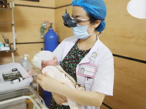 Bé sinh non 650g được nuôi sống kỳ tích
